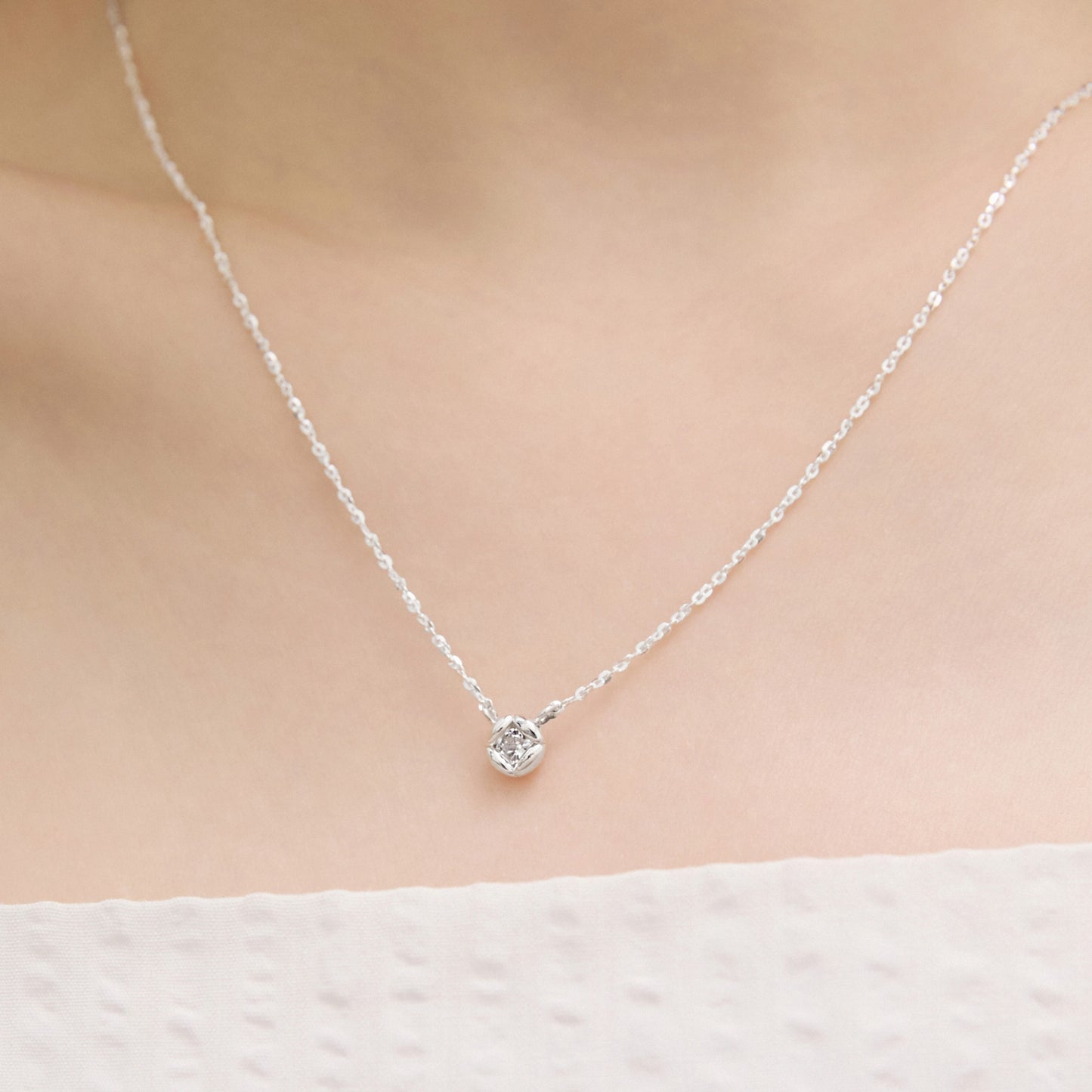 シルバーブルームストーンウィアモンズネックレス / Silver Bloom Stone Necklace