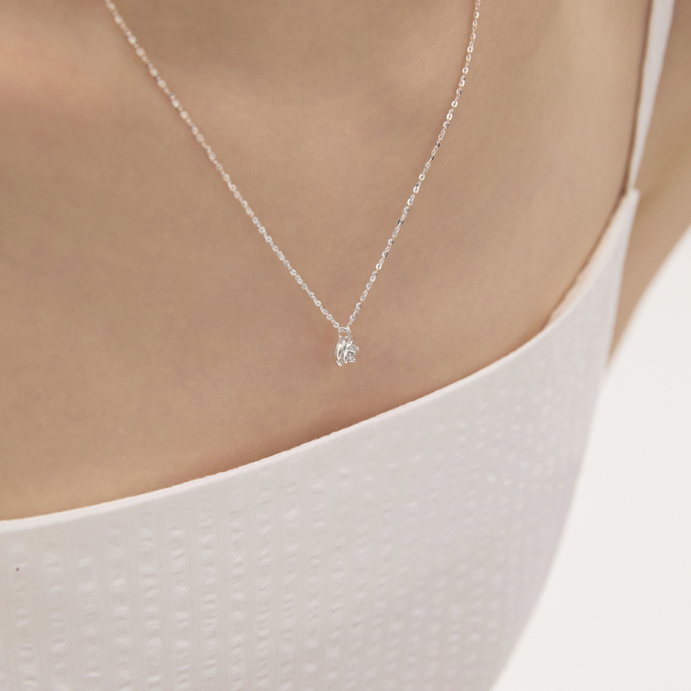 シルバーローズストーンウィアモンズネックレス / Silver Rose Stone Necklace