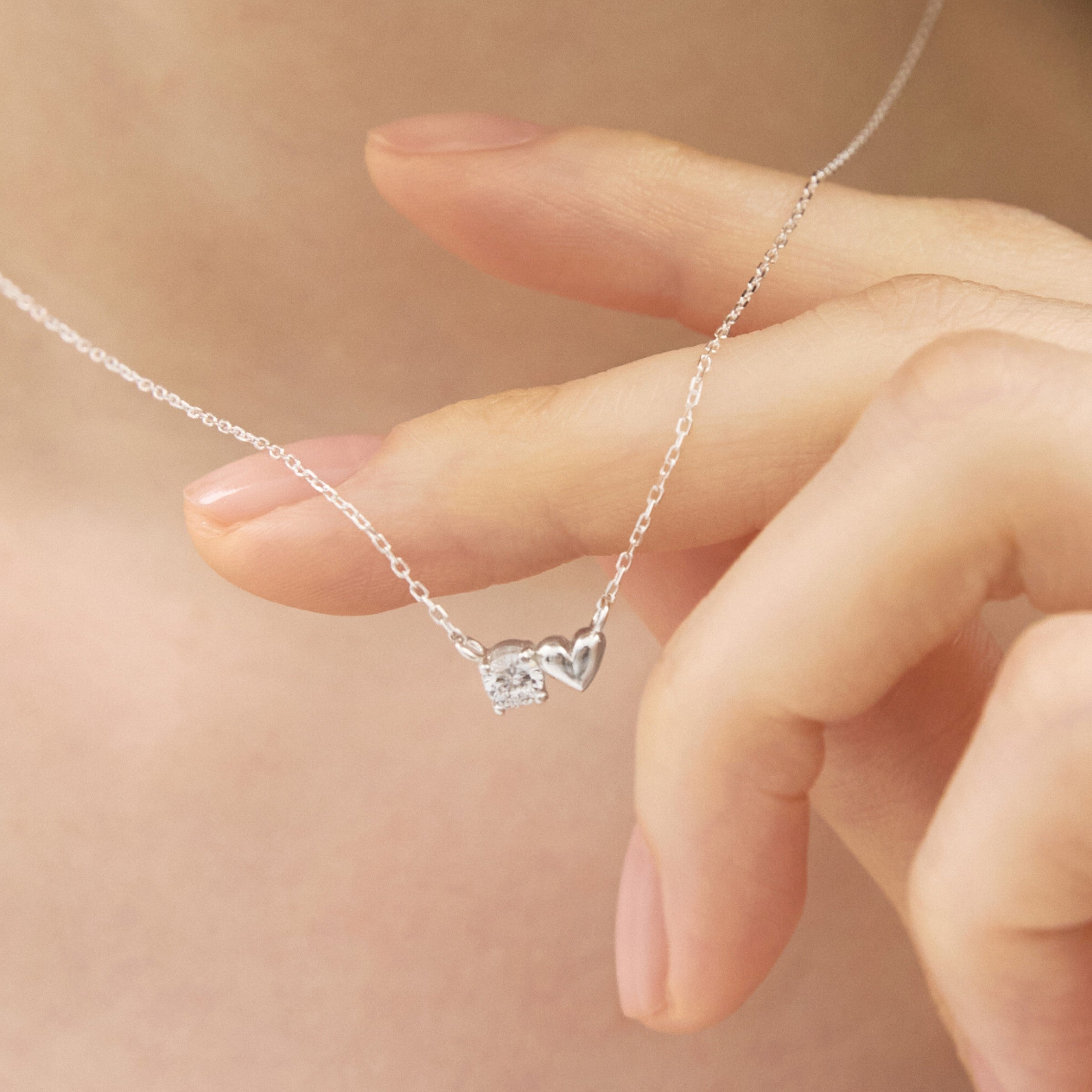 シルバーグリッターハートウィアモンズネックレス / Silver Glitter Heart Necklace