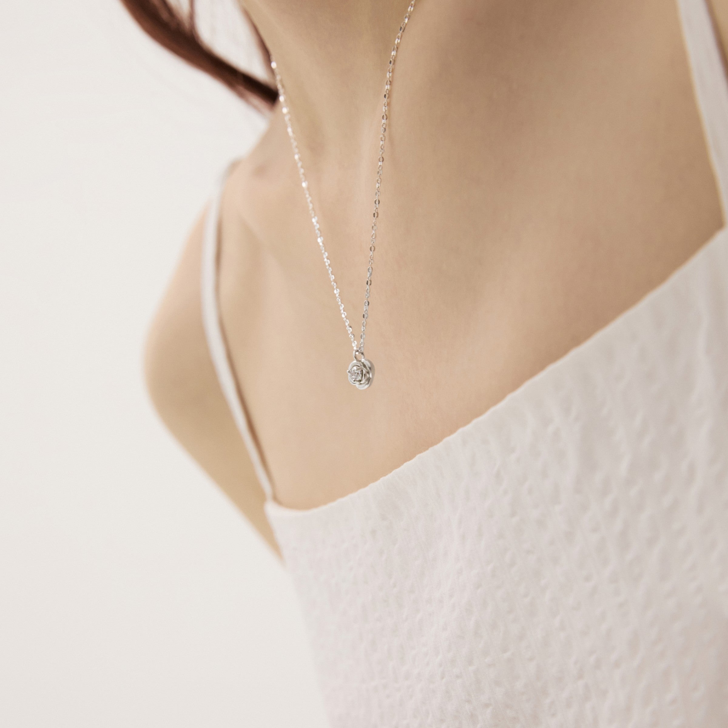 シルバーローズストーンウィアモンズネックレス / Silver Rose Stone Necklace