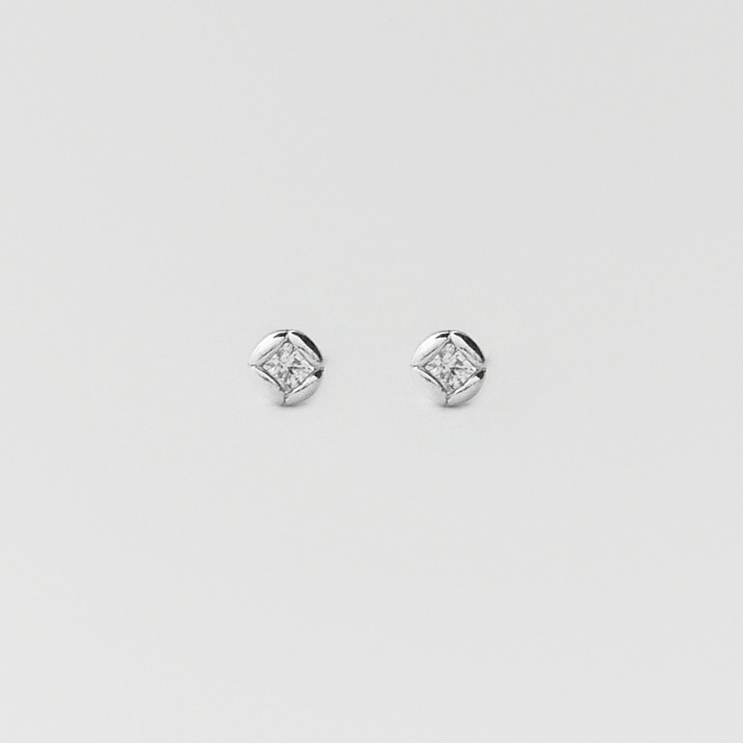 シルバーブルームストーンウィアモンズイヤリング / Silver Bloom Stone Earrings