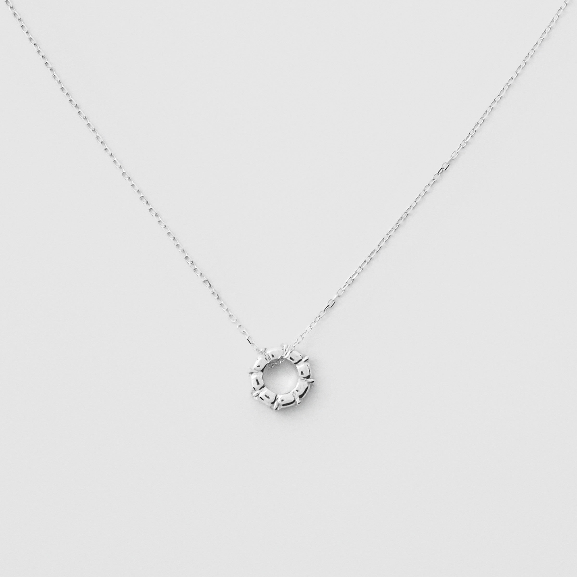 シルバ ホワイトスト?ンリングペンダントウィアモンズネックレス / Silver White Stone Ring Pendant Necklace