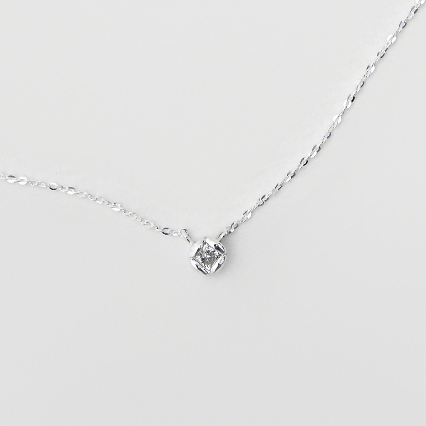 シルバーブルームストーンウィアモンズネックレス / Silver Bloom Stone Necklace