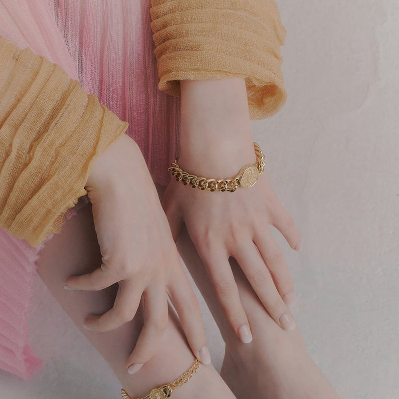 RE-CO'DE No.5 ホロー コイン ブレスレット:イエロー / RE-CO'DE NO.5 HOLLOW COIN BRACELET - YELLOW