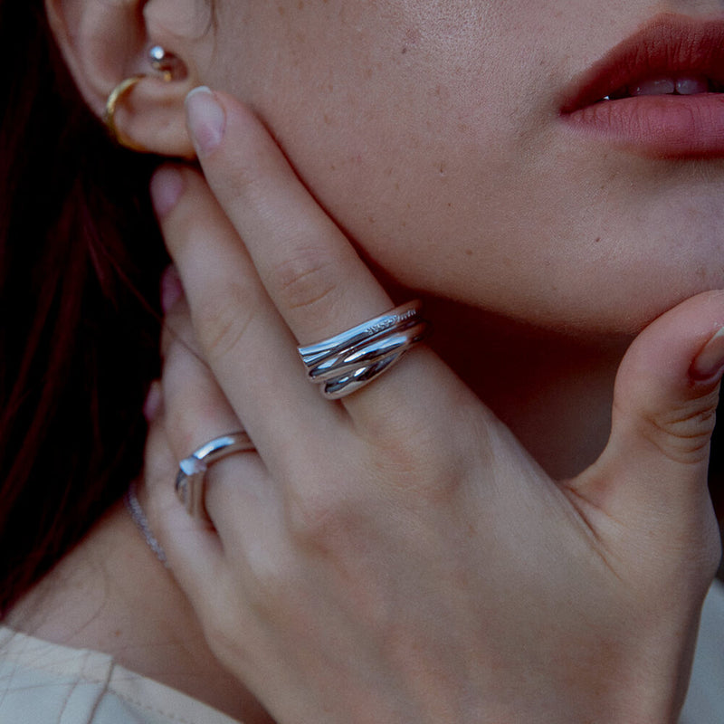 Shape6 スプリット ボールド シルバー リング:ホワイト / Shape6 SPLIT BOLD SILVER RING - WHITE