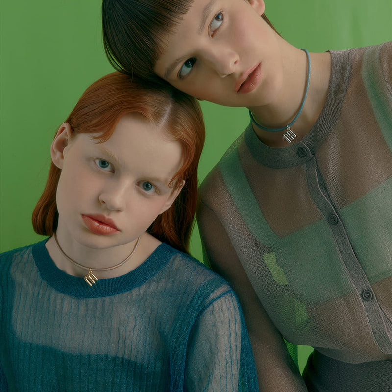 FAVO-LIT シグニチャー グリッター レザー ネックレス:ベージュ / FAVO-LIT SIGNATURE GLITTER LEATHER NECKLACE - BG