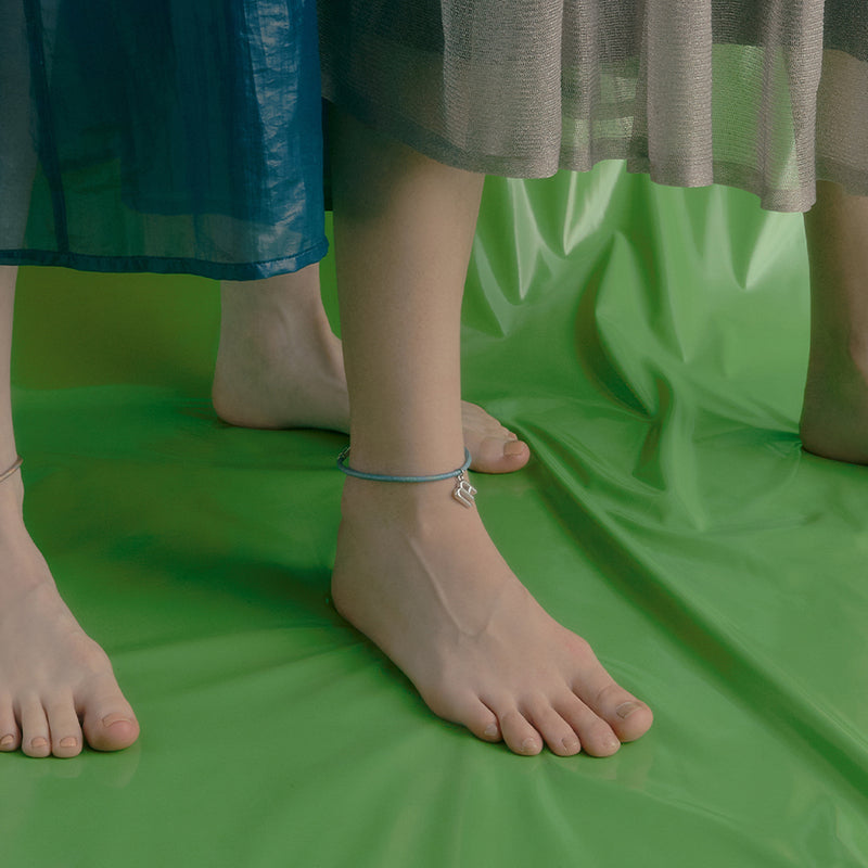 FAVO-LIT シグニチャー グリッター レザー アンクレット:空色 / FAVO-LIT SIGNATURE GLITTER LEATHER ANKLET - SB