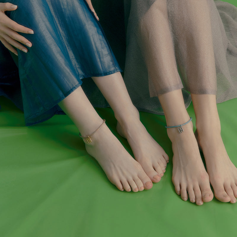 FAVO-LIT シグニチャー グリッター レザー アンクレット:空色 / FAVO-LIT SIGNATURE GLITTER LEATHER ANKLET - SB