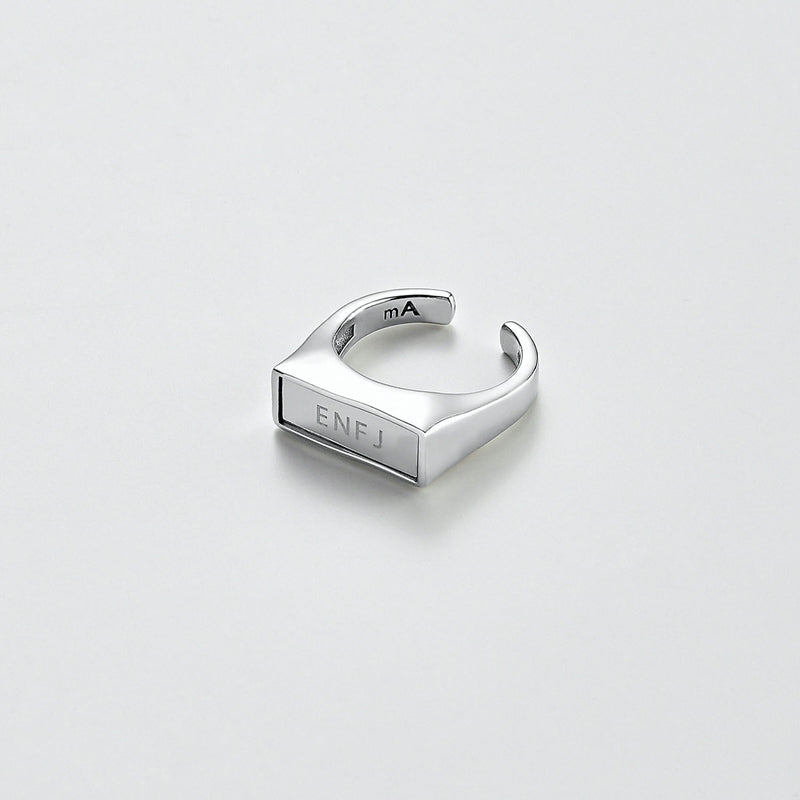Brilliant クラムプルド シグネット オープン リング:ホワイト / BRILLIANT CRUMPLED SIGNET OPEN RING - WHITE