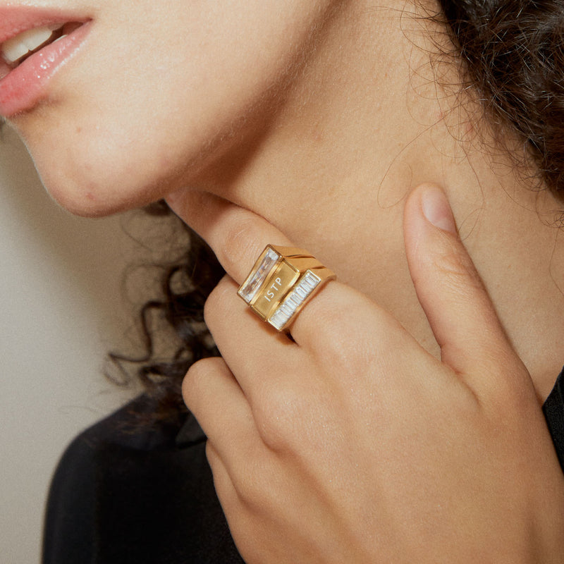 Brilliant クラムプルド シグネット オープン リング:イエロー / BRILLIANT CRUMPLED SIGNET OPEN RING - YELLOW