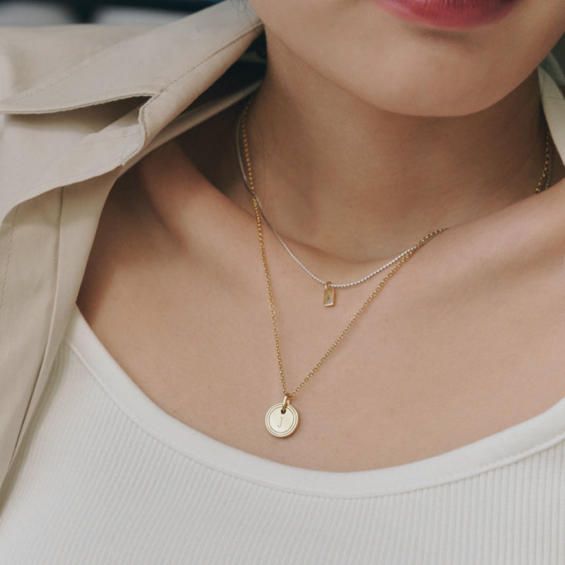 シルバー ラウンド フラット イニシャル ネックレス / Silver Round Flat Initial Necklace