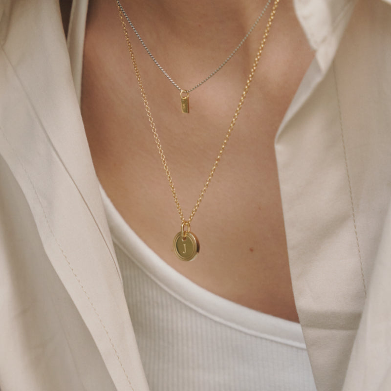 シルバー ラウンド フラット イニシャル ネックレス / Silver Round Flat Initial Necklace