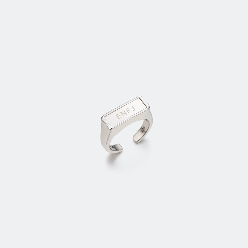 Brilliant クラムプルド シグネット オープン リング:ホワイト / BRILLIANT CRUMPLED SIGNET OPEN RING - WHITE