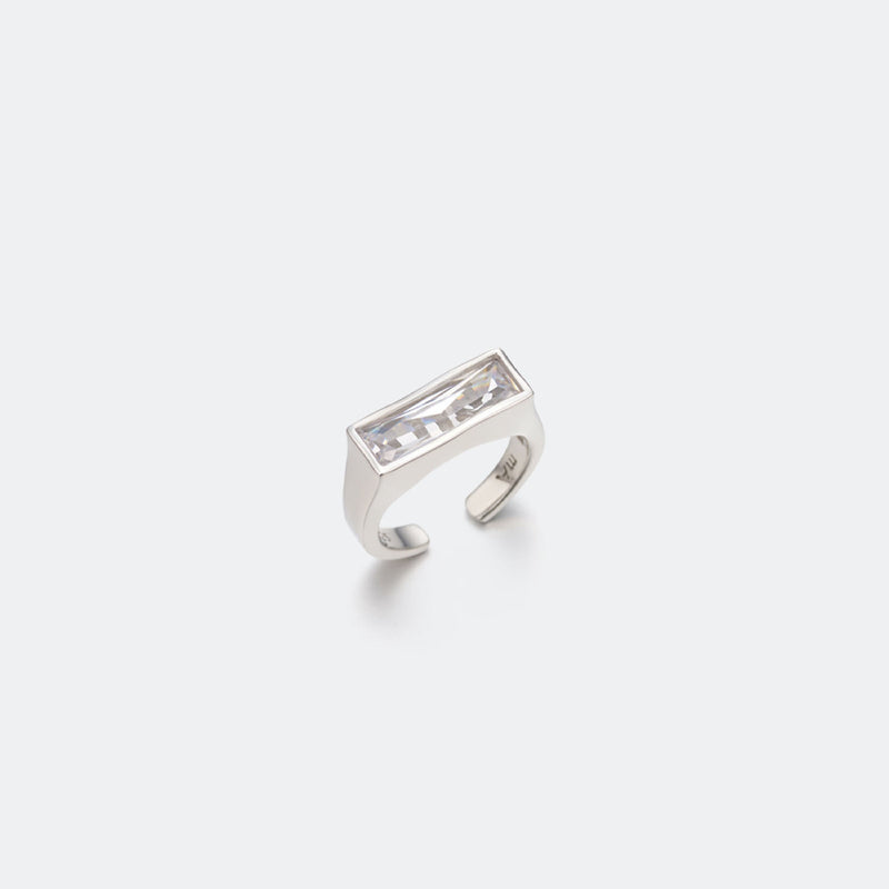 Brilliant クラムプルド ライト オープン リング:ホワイト / BRILLIANT CRUMPLED LIGHT OPEN RING - WHITE