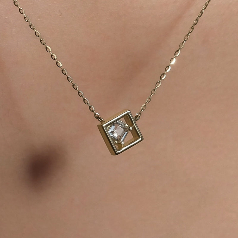 K10 アライ スクエア ネックレス / 10K Awry Square Necklace