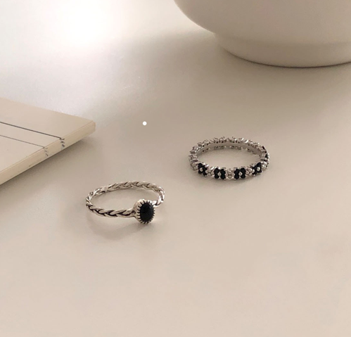 Black and White Flower Ring (Sterling Silver)