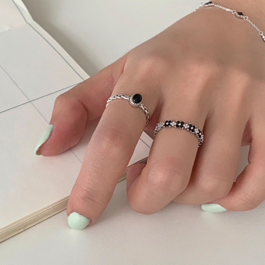 Black and White Flower Ring (Sterling Silver)