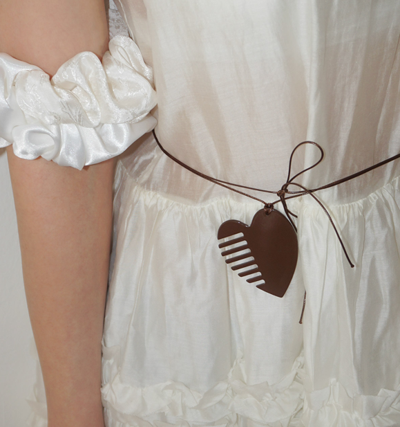 VALENTINE HEART BRUSH KEYRING (BROWN)