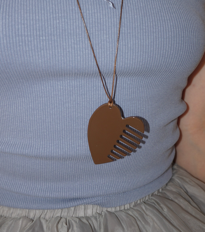 VALENTINE HEART BRUSH KEYRING (BROWN)