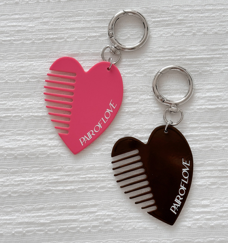 VALENTINE HEART BRUSH KEYRING (BROWN)