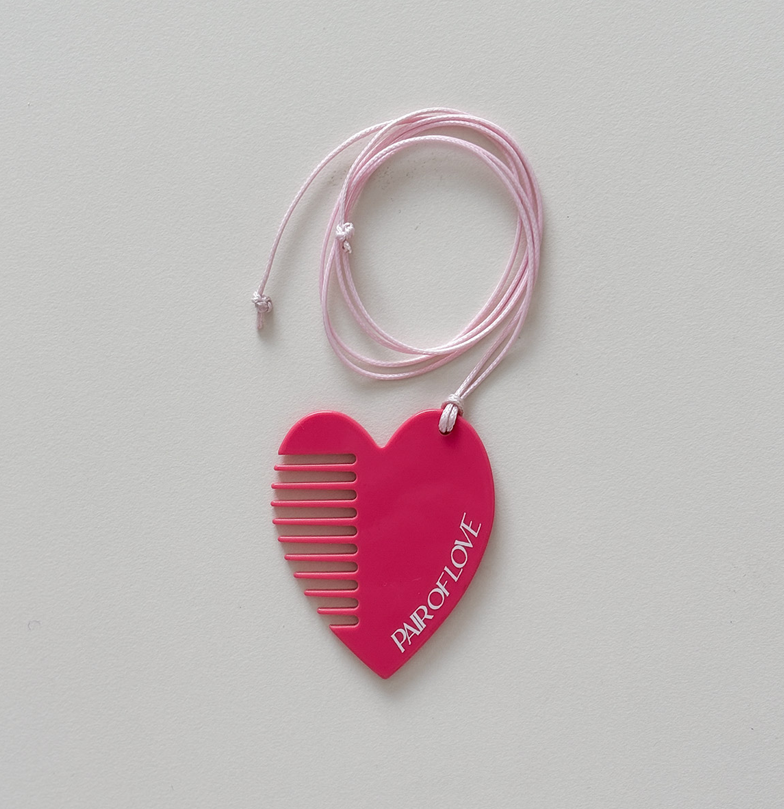 VALENTINE HEART BRUSH KEYRING (BROWN)
