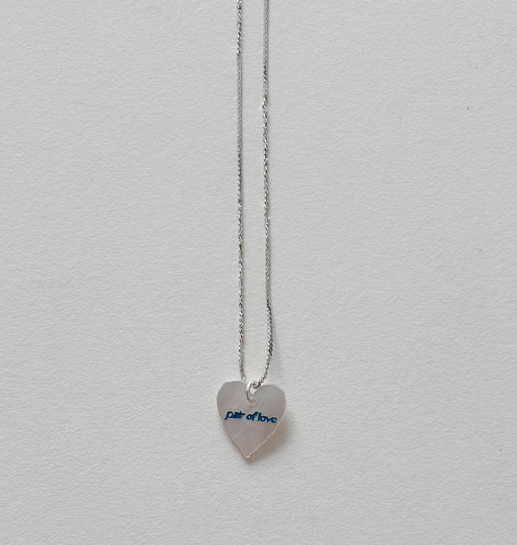 SIGNATURE LOGO WHITE SHELL HEART NECKLACE