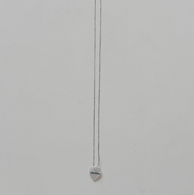 SIGNATURE LOGO WHITE SHELL HEART NECKLACE