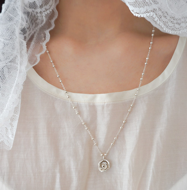ANGEL ROSE ROSE NECKLACE