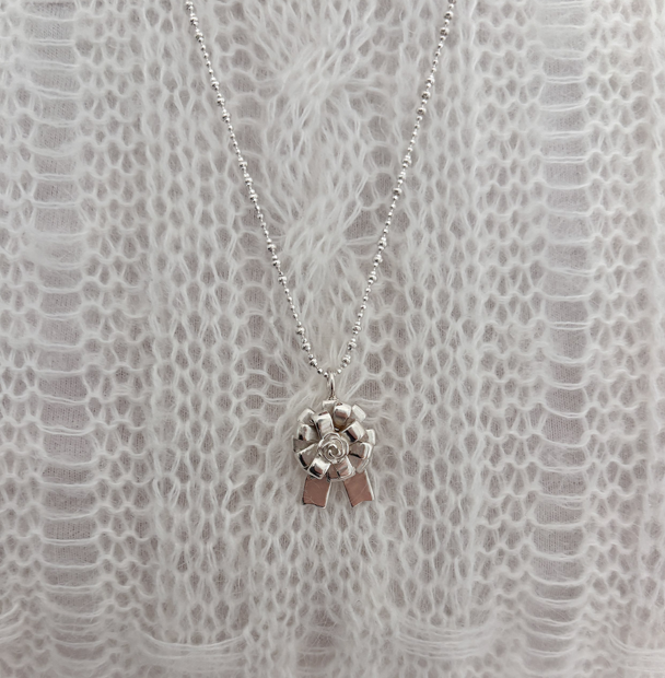 ROSETTE RIBBON PENDENT NECKLACE