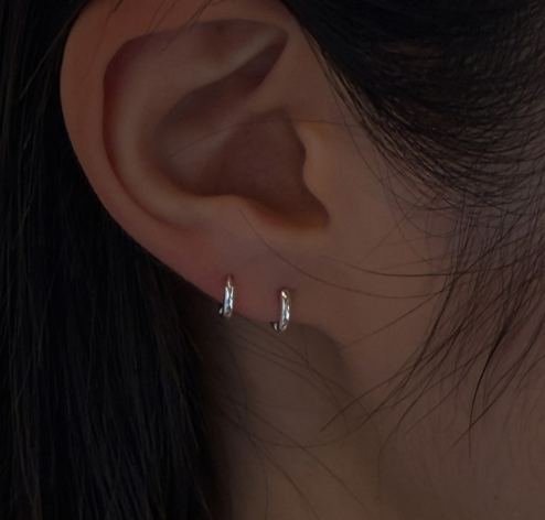 Basic one-touch ring earrings