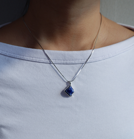 Wave pendant necklace