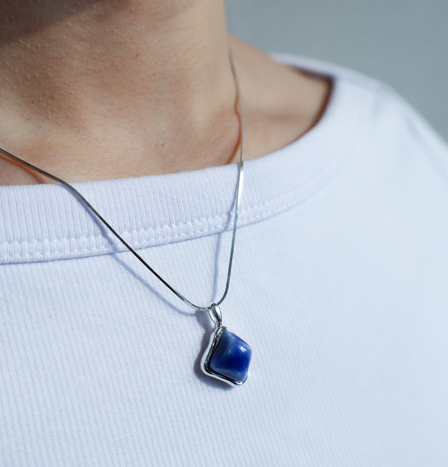 Wave pendant necklace