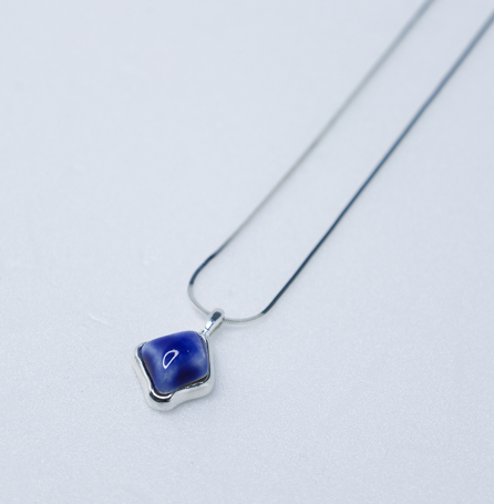 Wave pendant necklace