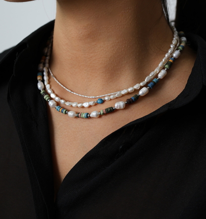火山岩とパールのネックレス