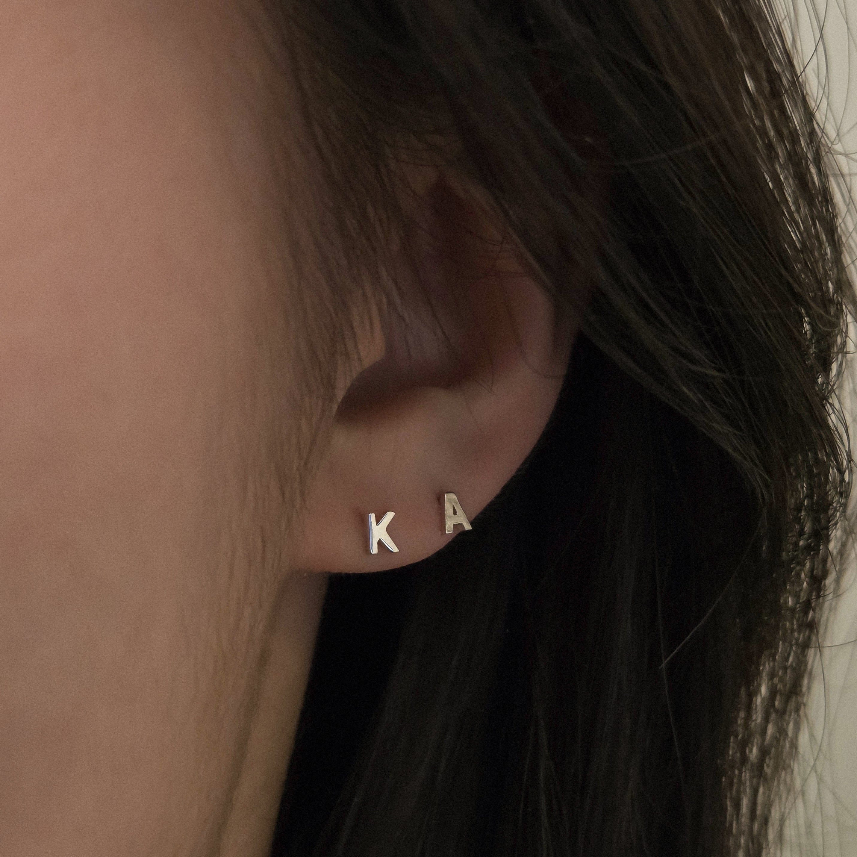 シルバー アルファベット ピアス [シングル] / Silver Alphabet Piercing [Single]