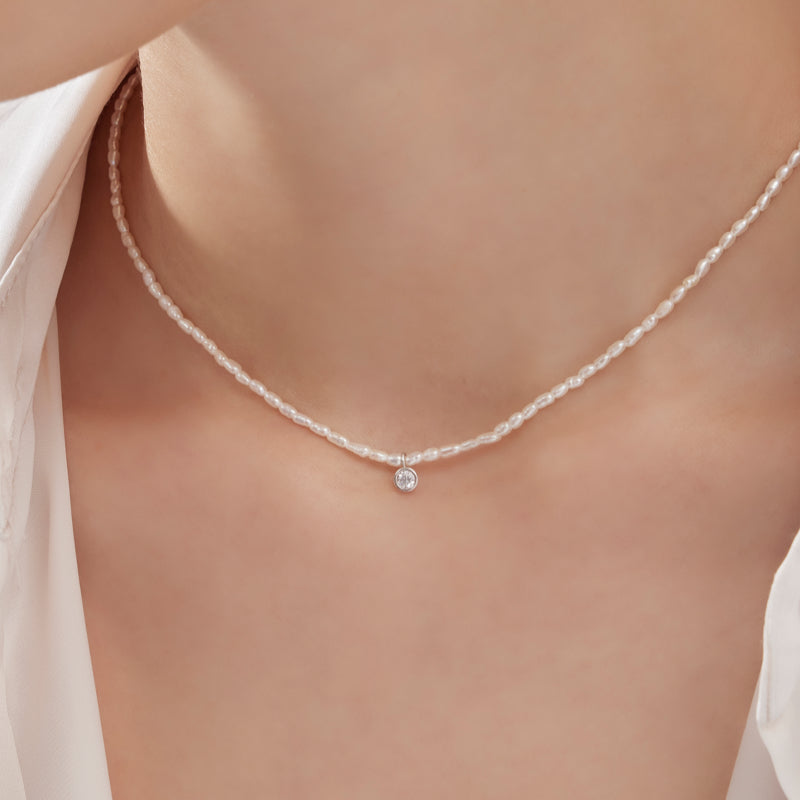シルバー ライス パール ラウンド ストーン ネックレス / Silver Rice Pearl Round Stone Necklace