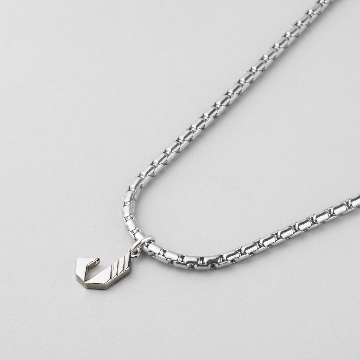 シルバー ストライプ イニシャル ネックレス / SILVER STRIPE INITIAL NECKLACE