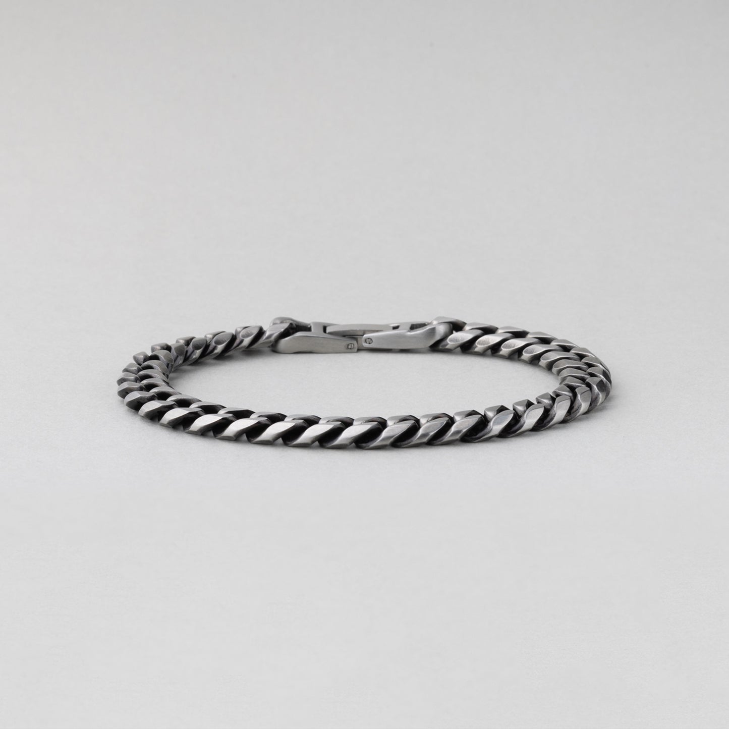 サージカル ボールド カーブ チェーン ブレスレット / SURGICAL STEEL BOLD CURVED CHAIN BRACELET