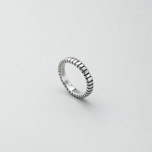 サージカル アンティーク ライン テクスチャー リング / SURGICAL STEEL ANTIQUE LINE TEXTURE RING