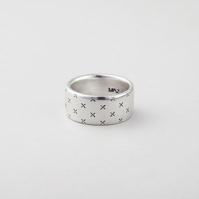 シルバー クロス パターン リング：ラージ / SILVER CROSS PATTERN RING - LARGE