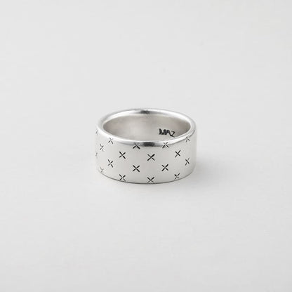 シルバー クロス パターン リング：ラージ / SILVER CROSS PATTERN RING - LARGE