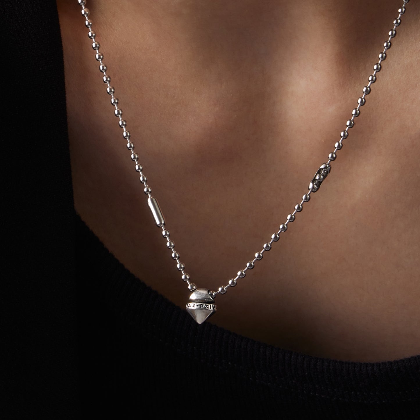 シルバー スタッド ペンダント ネックレス / SILVER STUD PENDANT NECKLACE