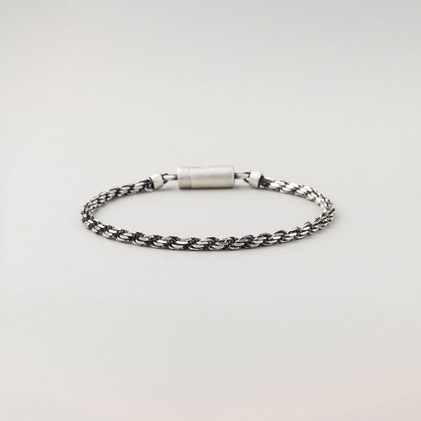 シルバー アンティーク マグネット ツイスト チェーン ブレスレット / SILVER ANTIQUE MAGNET TWIST CHAIN BRACELET