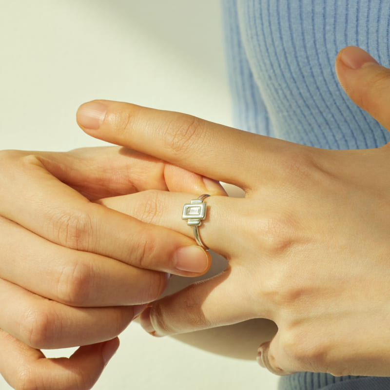 シルバー スクエア フレーム バゲット リング / Silver Frame Baguette Ring