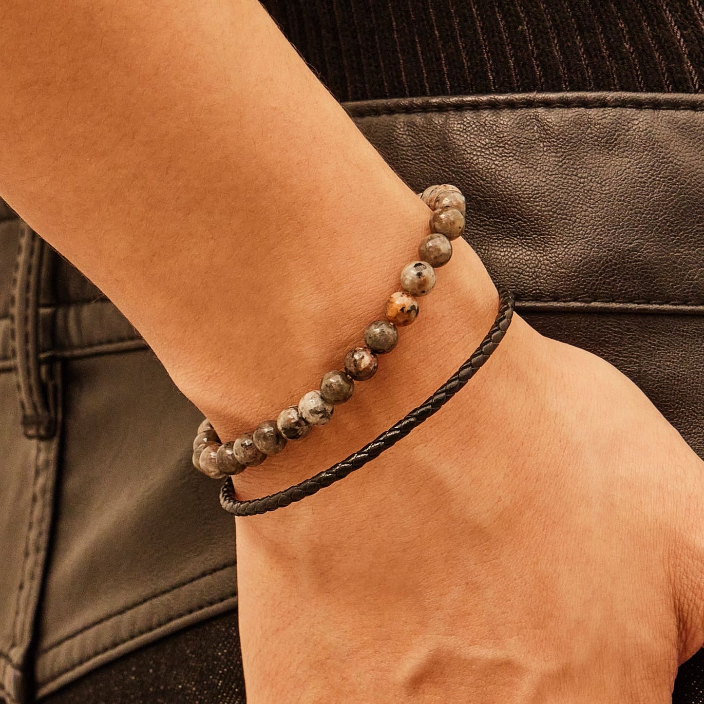 原石 ビーズ & レザー ブレスレット セット - グレー / GEMSTONE BEADS & LEATHER BRACELET SET - GREY