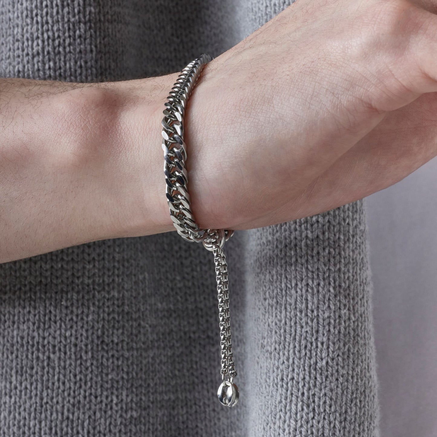 【カン・ダニエル'S PICK】サージカル ロープ チェーン スライドボール ブレスレット / SURGICAL STEEL CURVED CHAIN SLIDE BALL BRACELET