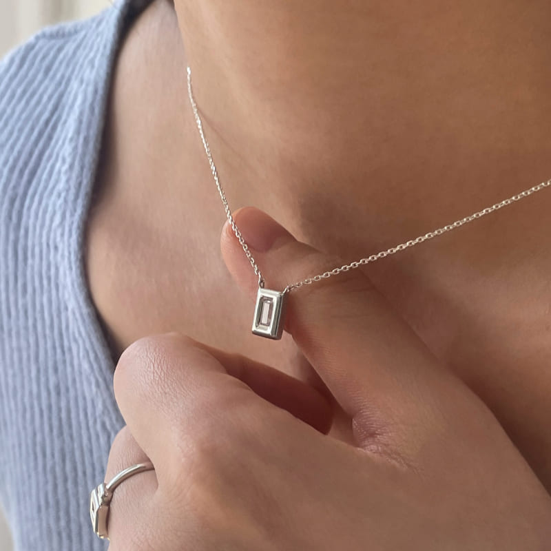 シルバー スクエア フレーム バゲット ネックレス / Silver Frame Baguette Necklace