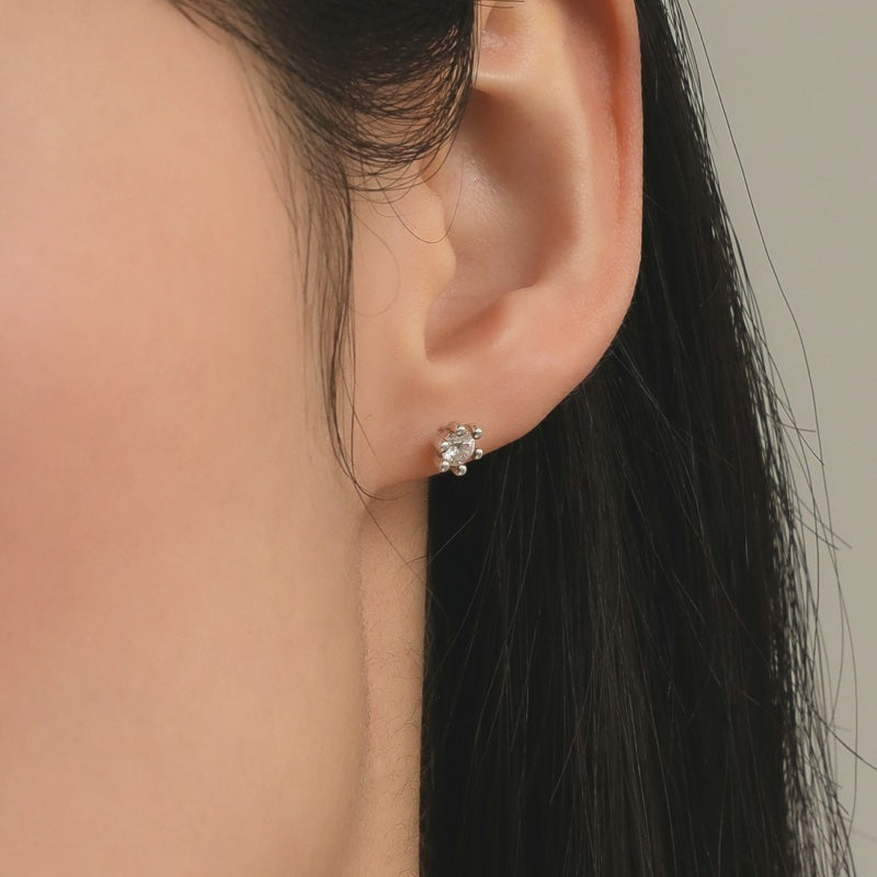 シルバー 4mm ホワイト ストーン ピアス / Silver 4mm White Stone Earrings