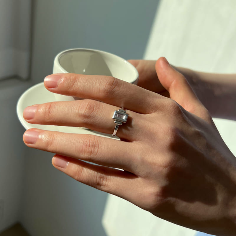 シルバー スクエア フレーム バゲット リング / Silver Frame Baguette Ring