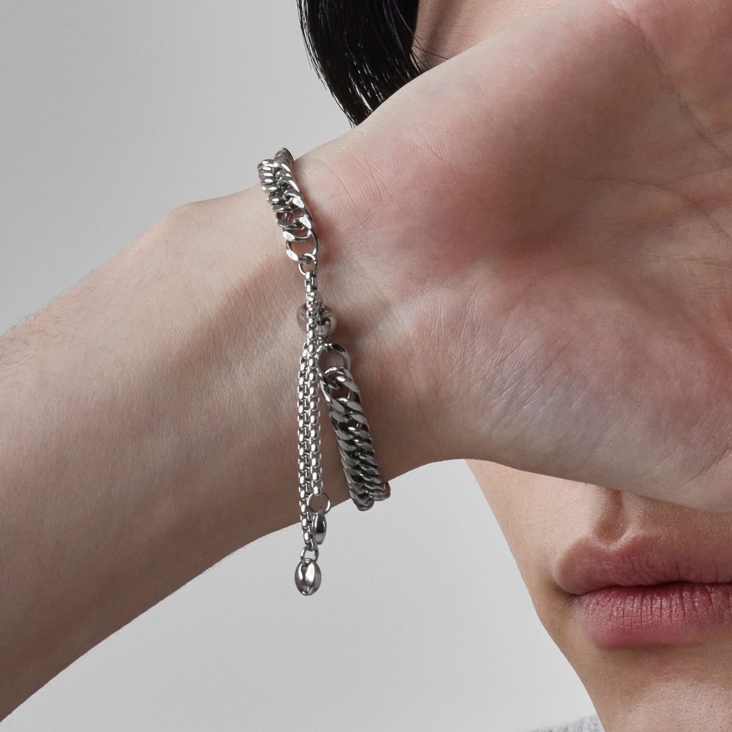 【カン・ダニエル'S PICK】サージカル ロープ チェーン スライドボール ブレスレット / SURGICAL STEEL CURVED CHAIN SLIDE BALL BRACELET